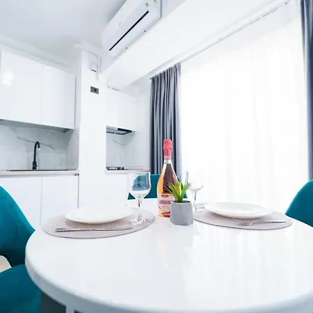 Castelana Infinity Pool&spa Mamaia Nord