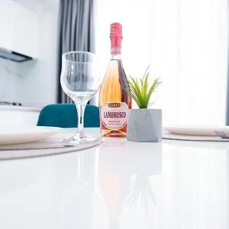 Castelana Infinity Pool&spa Mamaia Nord Apartamento