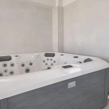 Castelana Infinity Pool&spa Mamaia Nord Navodari
