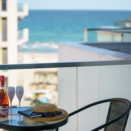 Castelana Infinity Pool&spa Mamaia Nord Apartamento *