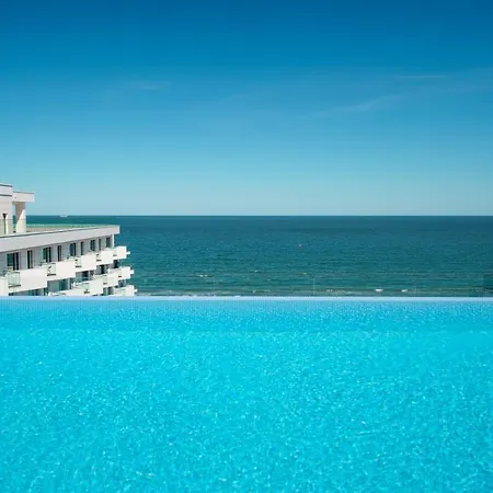 Castelana Infinity Pool&spa Mamaia Nord