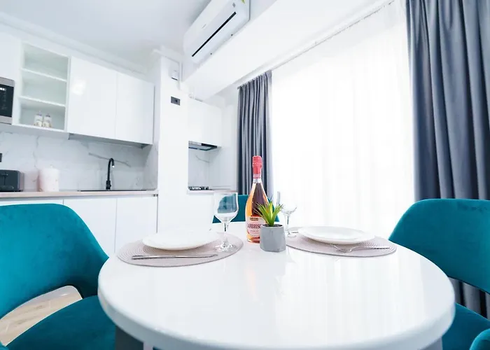 Castelana Infinity Pool&spa Mamaia Nord