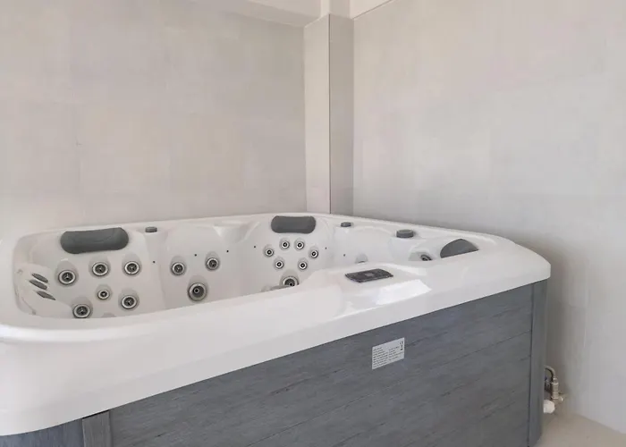 Castelana Infinity Pool&spa Mamaia Nord Năvodari