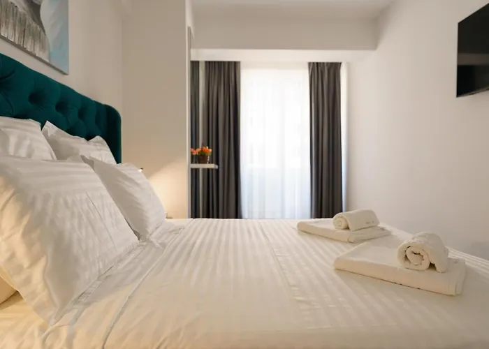 Castelana Infinity Pool&spa Mamaia Nord