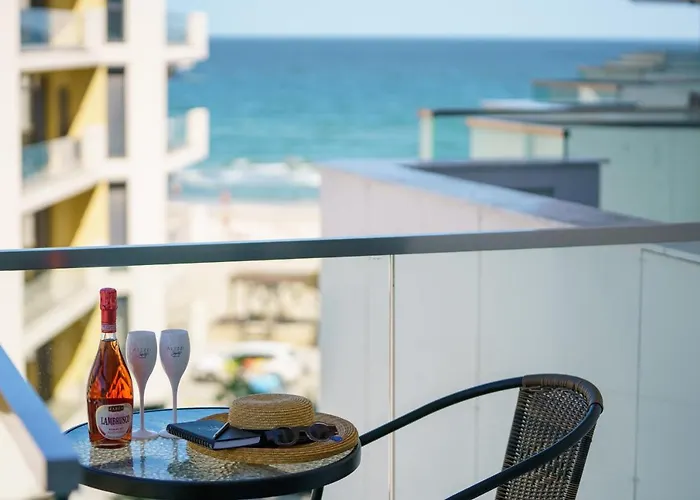 Castelana Infinity Pool&spa Mamaia Nord Διαμέρισμα *