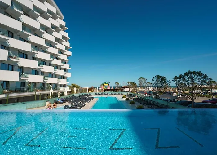 Castelana Infinity Pool&spa Mamaia Nord Năvodari