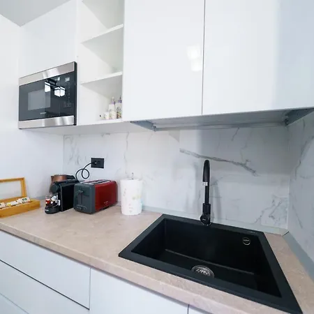 Castelana Infinity Pool&spa Mamaia Nord Апартаменты *