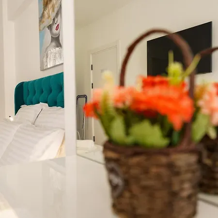 Castelana Infinity Pool&spa Mamaia Nord Апартаменты Нэводари