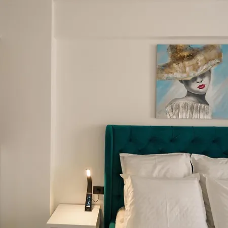 Castelana Infinity Pool&spa Mamaia Nord Апартаменты *