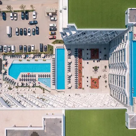 Castelana Infinity Pool&spa Mamaia Nord Апартаменты *